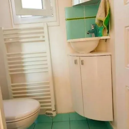Authentic And Royal, Chateau De Apartment