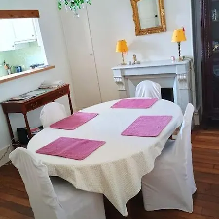 Apartment Authentic And Royal, Chateau De