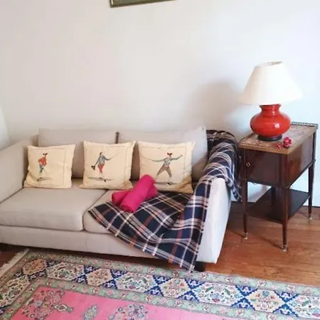 Authentic And Royal, Chateau De Apartment